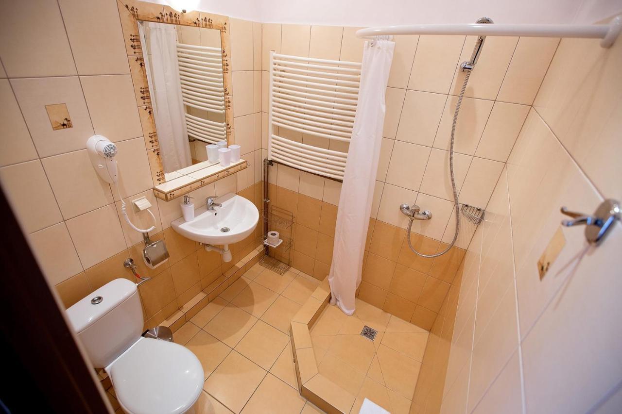 Hotel Zamek Chalupki Bagian luar foto