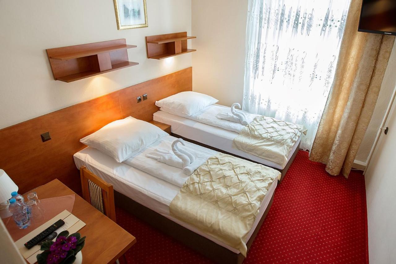 Hotel Zamek Chalupki Bagian luar foto