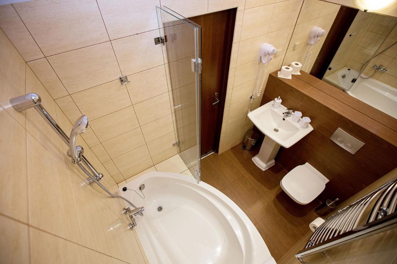Hotel Zamek Chalupki Bagian luar foto