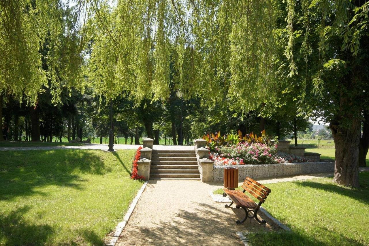 Hotel Zamek Chalupki Bagian luar foto