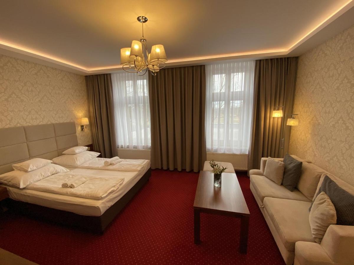 Hotel Zamek Chalupki Bagian luar foto