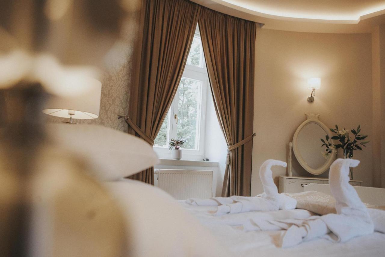 Hotel Zamek Chalupki Bagian luar foto
