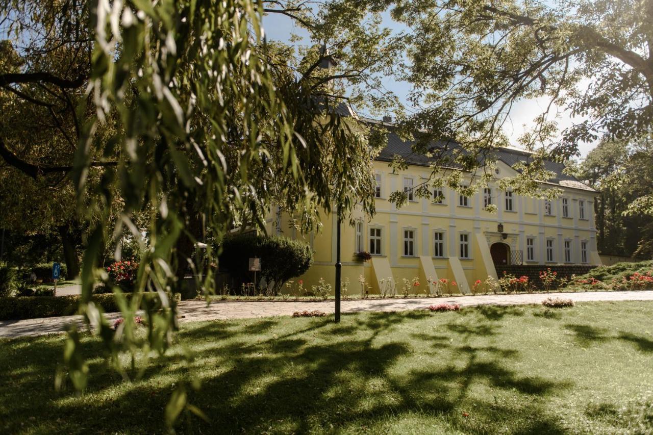 Hotel Zamek Chalupki Bagian luar foto
