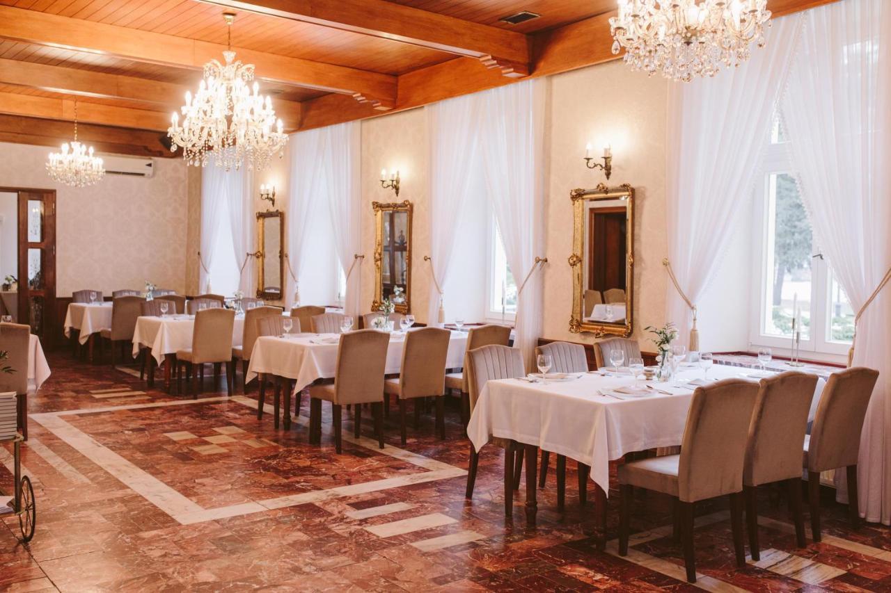 Hotel Zamek Chalupki Bagian luar foto